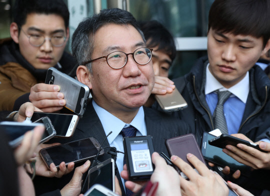 행정법원 심리 마친 김대현 변호사        (서울=연합뉴스) 이상학 기자 = 박영수 특별검사팀이 청와대의 압수수색 불승인 처분에 불복해 법원에 낸 집행정지(효력정지) 신청 사건의 특검측 대리인 김대현 변호사가 15일 오전 서울 양재동 서울행정법원에서 심리를 마친 뒤 취재진의 질문에 답하고  있다.  2017.2.15      leesh@yna.co.kr  (끝)